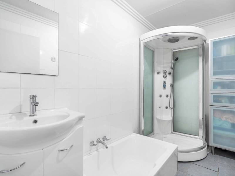 38 Roseberry Parade, WYNNUM WEST, QLD 4178 Australia