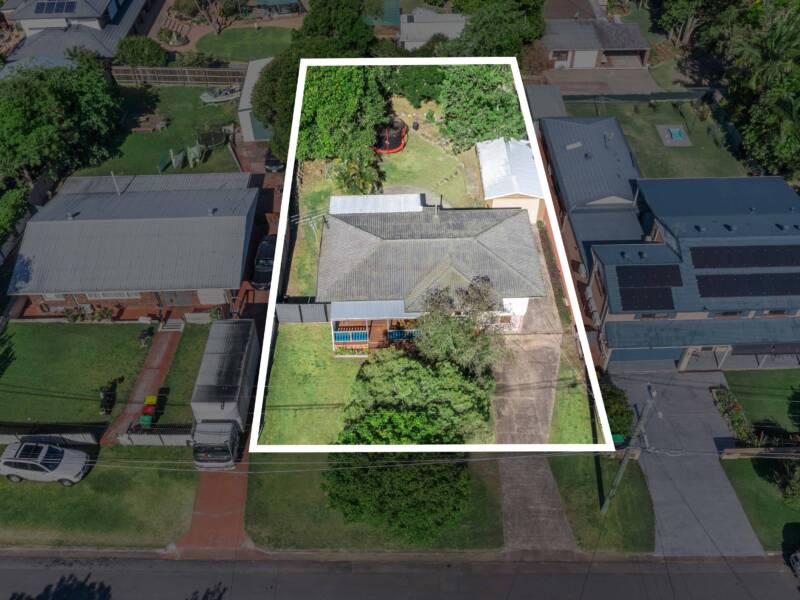 98 Empire Avenue, MANLY WEST, QLD 4179 Australia