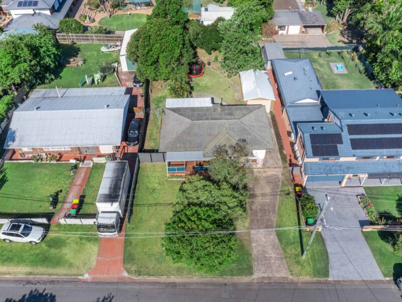98 Empire Avenue, MANLY WEST, QLD 4179 Australia