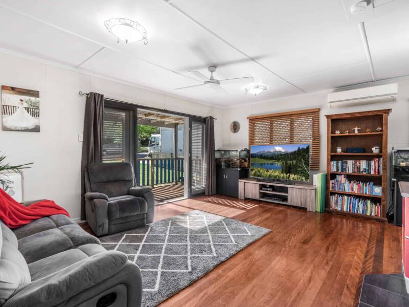 98 Empire Avenue, MANLY WEST, QLD 4179 Australia