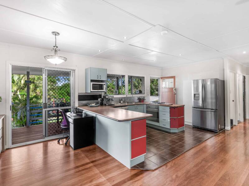 98 Empire Avenue, MANLY WEST, QLD 4179 Australia