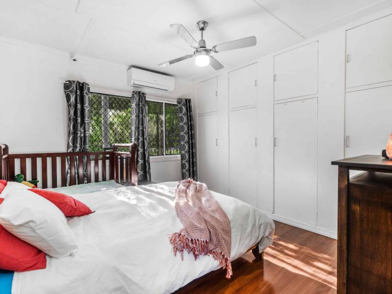 98 Empire Avenue, MANLY WEST, QLD 4179 Australia