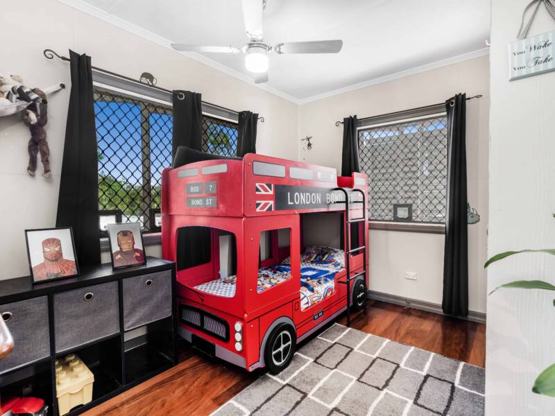 98 Empire Avenue, MANLY WEST, QLD 4179 Australia