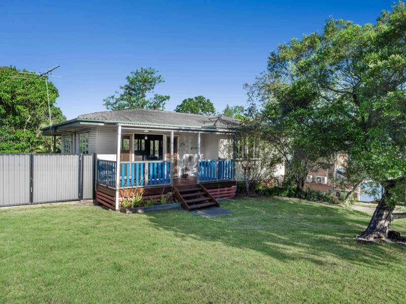 98 Empire Avenue, MANLY WEST, QLD 4179 Australia