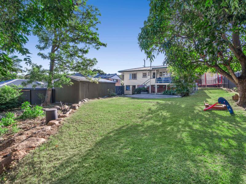 98 Empire Avenue, MANLY WEST, QLD 4179 Australia