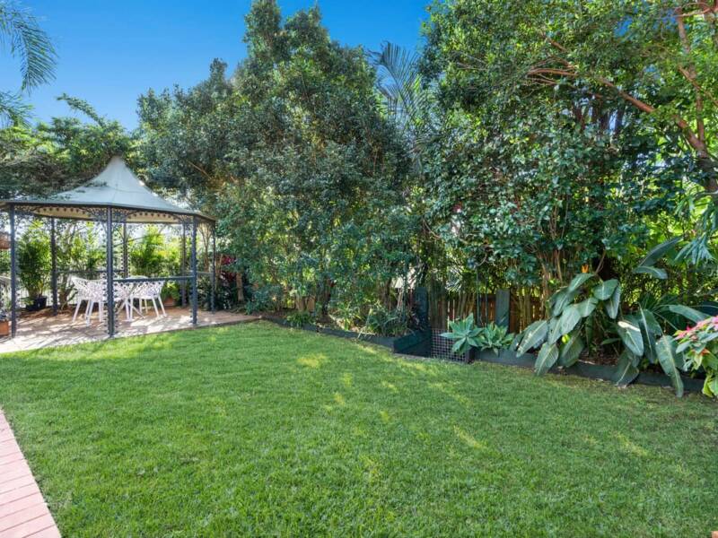 16 Coolview Street, MANLY WEST, QLD 4179 Australia