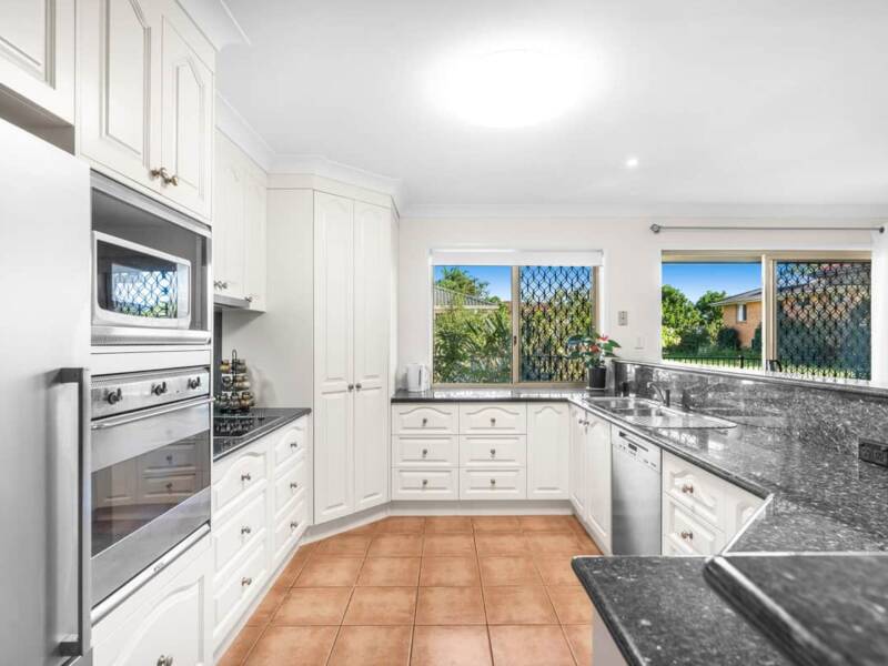 16 Coolview Street, MANLY WEST, QLD 4179 Australia