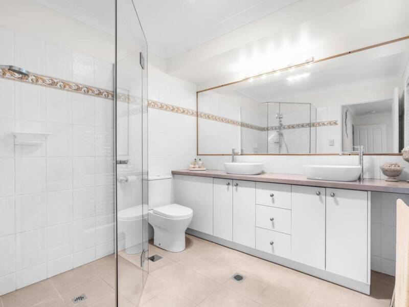 16 Coolview Street, MANLY WEST, QLD 4179 Australia