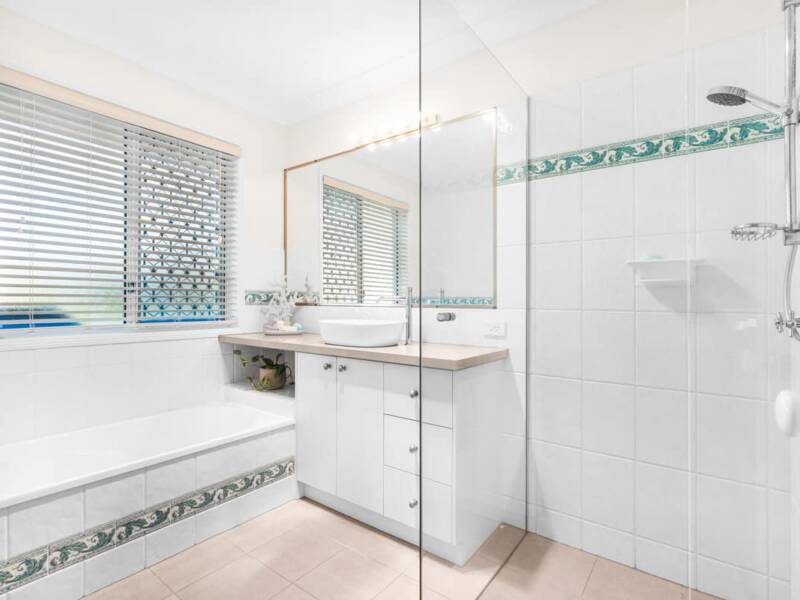 16 Coolview Street, MANLY WEST, QLD 4179 Australia