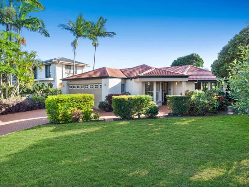 16 Coolview Street, MANLY WEST, QLD 4179 Australia