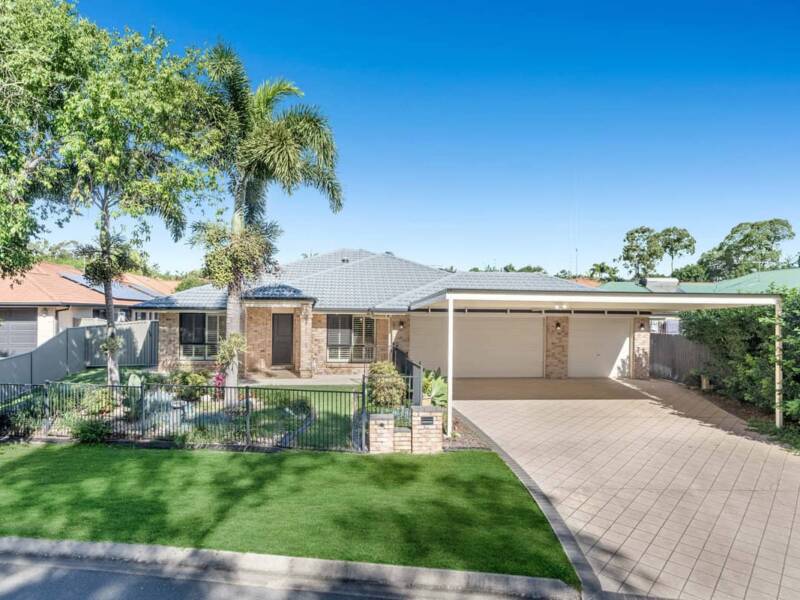 65 Senden Crescent, MANLY WEST, QLD 4179 Australia