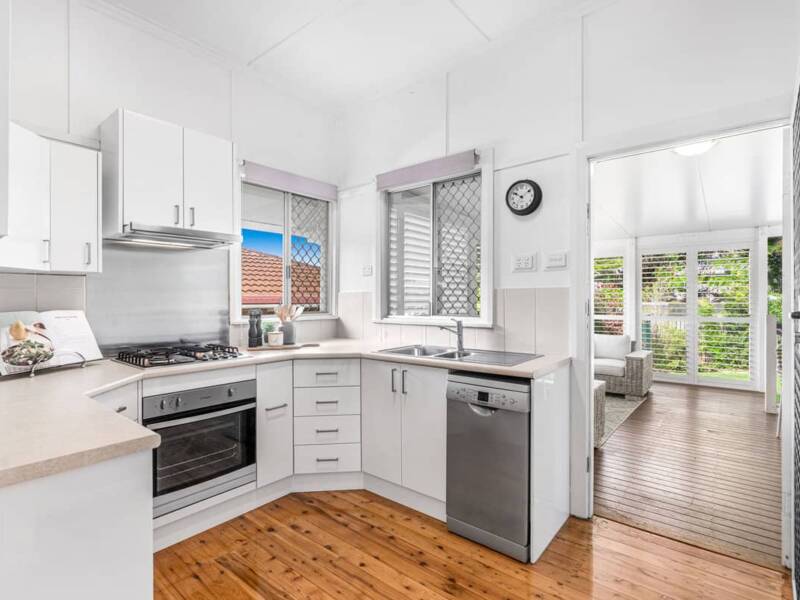 32 Violet Street, WYNNUM, QLD 4178 Australia