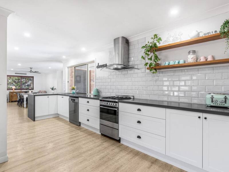 12 Irvine Place, WYNNUM WEST, QLD 4178 Australia