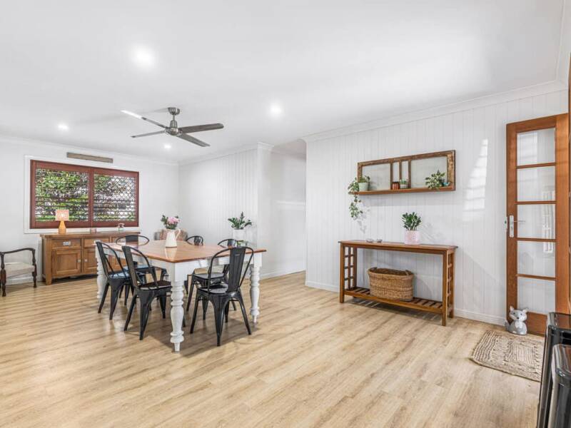 12 Irvine Place, WYNNUM WEST, QLD 4178 Australia