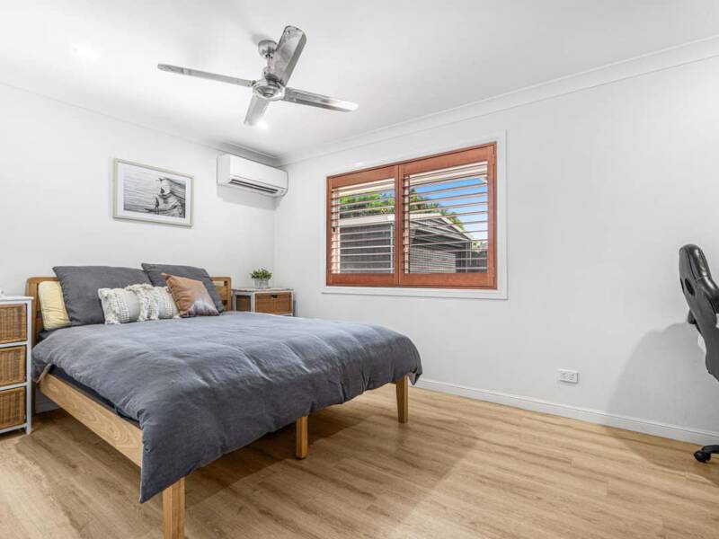 12 Irvine Place, WYNNUM WEST, QLD 4178 Australia