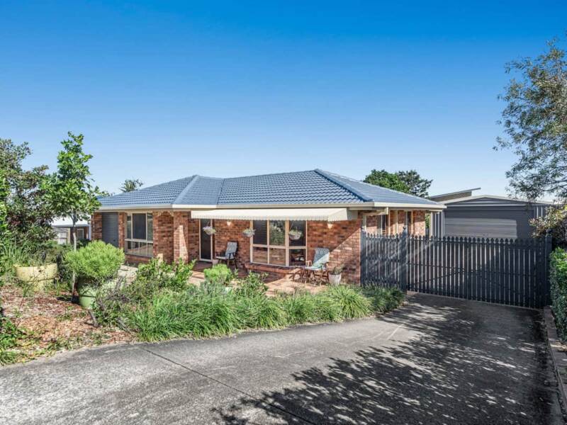 12 Irvine Place, WYNNUM WEST, QLD 4178 Australia