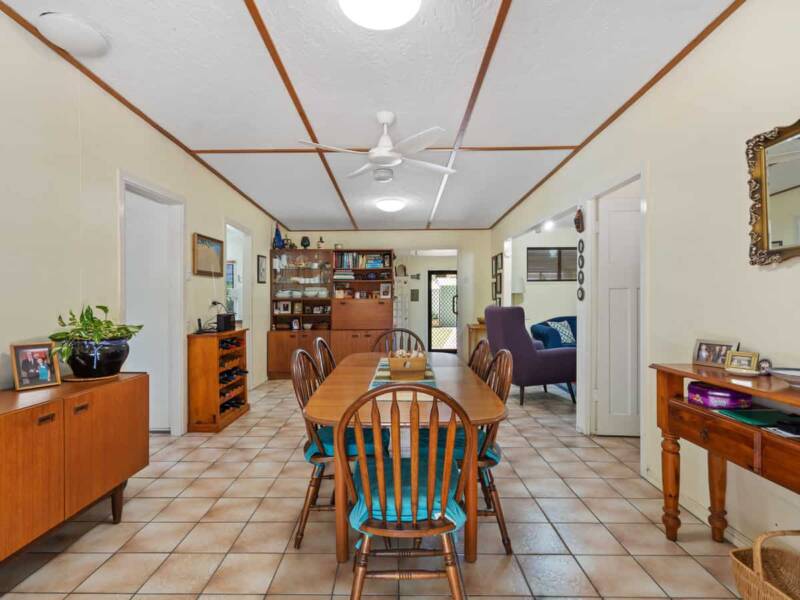 64 Midgen Street, Kooringal, QLD 4025 Australia