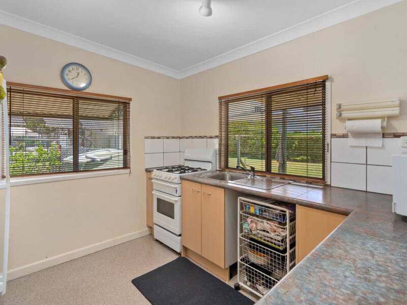 64 Midgen Street, Kooringal, QLD 4025 Australia