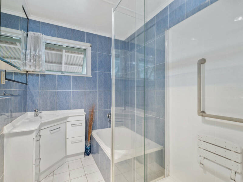 20 Robertson Road, Eastern Heights, QLD 4305 Australia