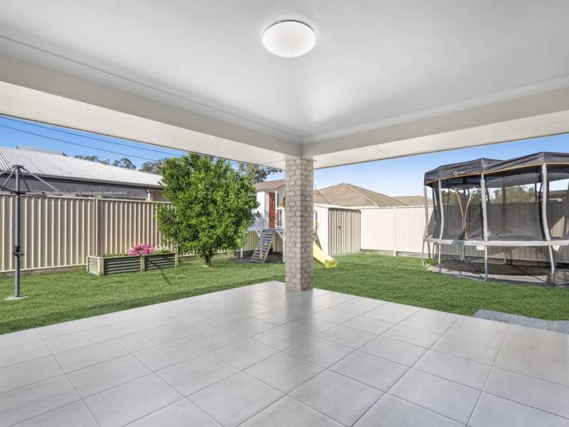 8 Yering Place, WYNNUM WEST, QLD 4178 Australia