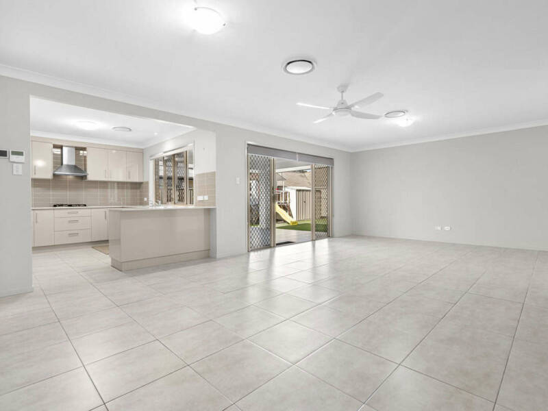 8 Yering Place, WYNNUM WEST, QLD 4178 Australia