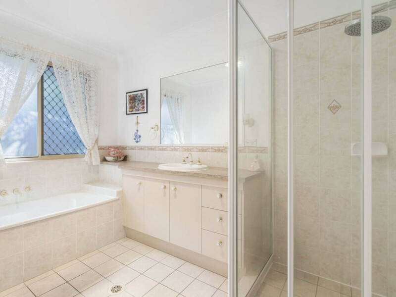 10 Burbank Road, Birkdale, QLD 4159 Australia