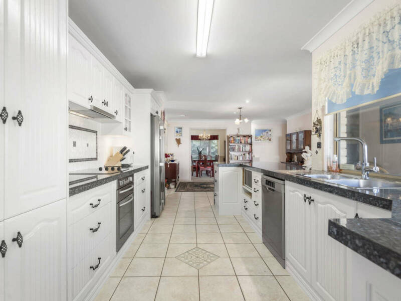 10 Burbank Road, Birkdale, QLD 4159 Australia