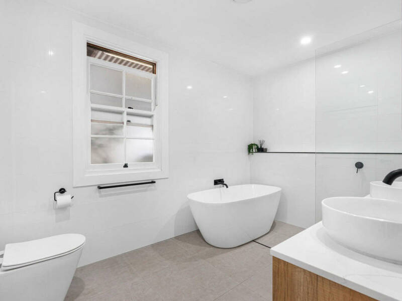122 Sibley Road, Wynnum West, QLD 4178 Australia