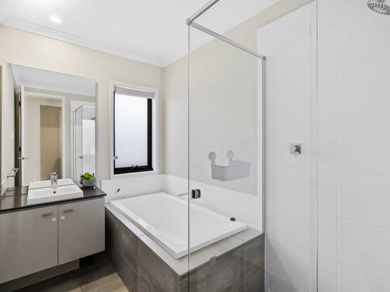 4 Majestic Crescent, Hemmant, QLD 4174 Australia