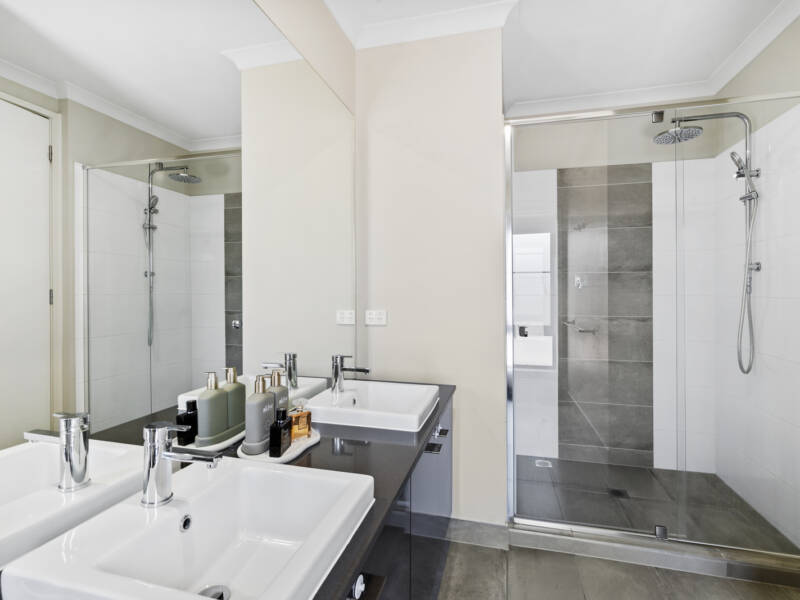 4 Majestic Crescent, Hemmant, QLD 4174 Australia