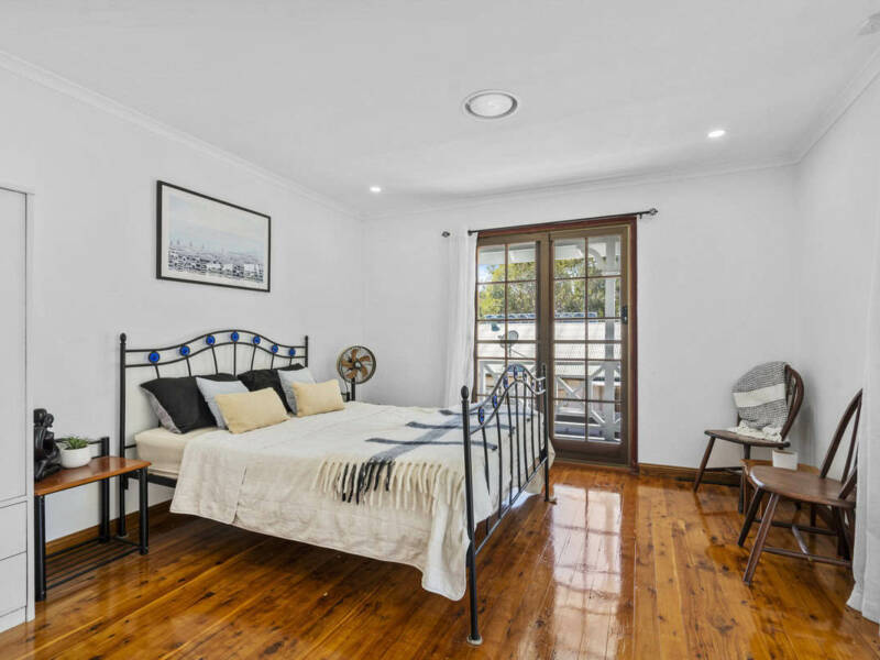 96 Goondool Street, Kooringal, QLD 4025 Australia