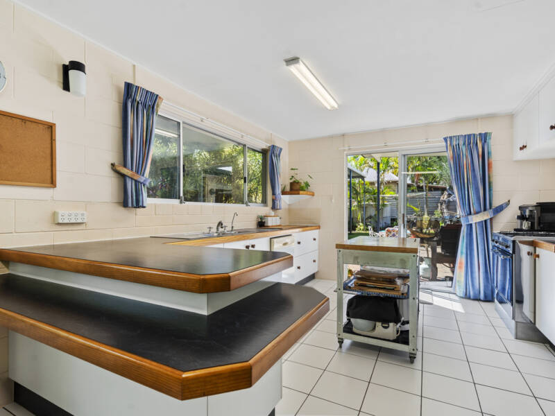 31 Kooringal Esplanade, Kooringal, QLD 4025 Australia