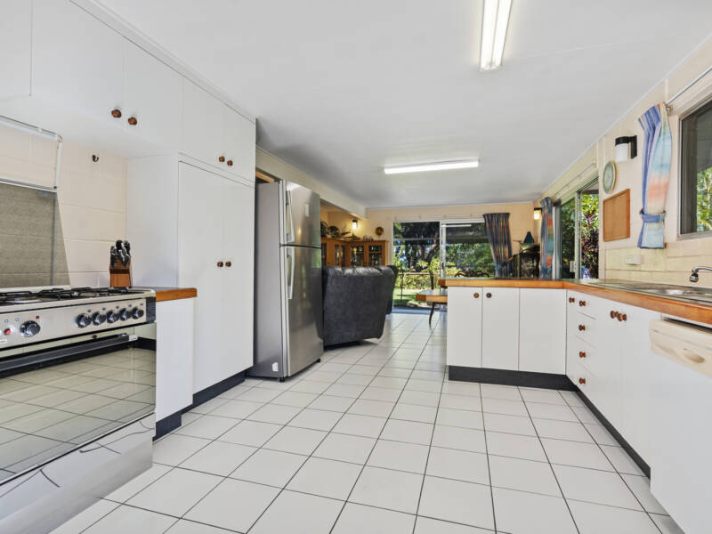 31 Kooringal Esplanade, Kooringal, QLD 4025 Australia