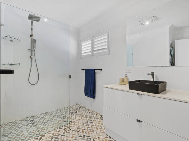 15 Daniel Street, Lota, QLD 4179 AUS