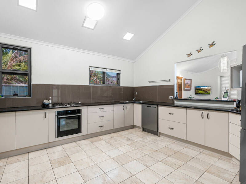 19 Earl Parade, Manly, QLD 4179 AUS
