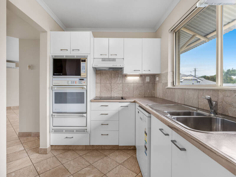 2/65 Waterloo Esplanade, Wynnum, QLD 4178 Australia