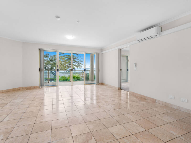 2/65 Waterloo Esplanade, Wynnum, QLD 4178 Australia