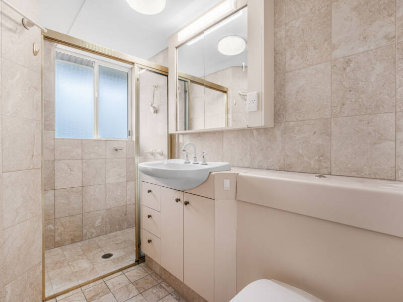 2/65 Waterloo Esplanade, Wynnum, QLD 4178 Australia