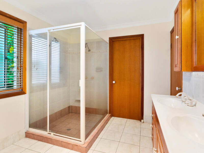 42 Carnation Road, Manly West, QLD 4179 AUS