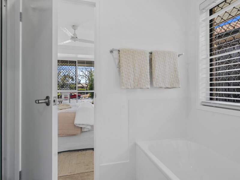 15 Jared Place, Wynnum West, QLD 4178 AUS