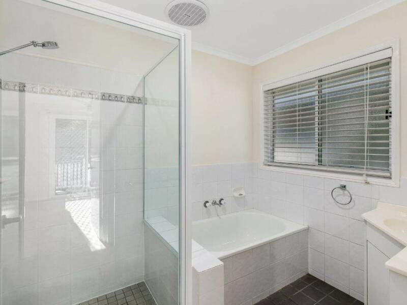14a Oakley Street, Manly, QLD 4179 Australia