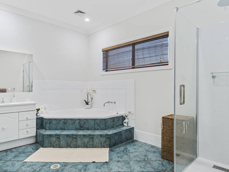 12 Schooner Circuit, Manly West, QLD 4179 AUS