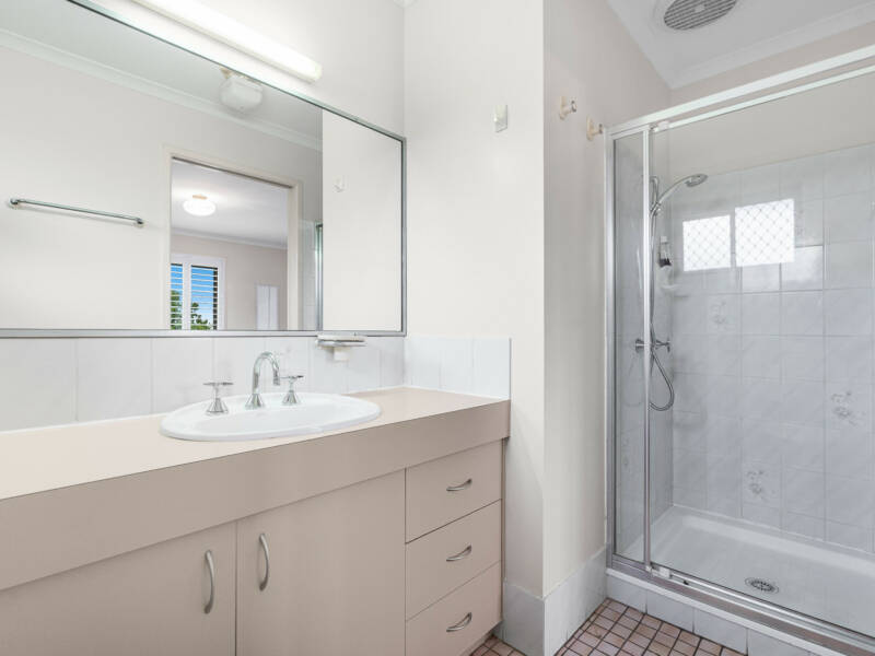 12 Wallen Place, Wynnum West, QLD 4178 AUS