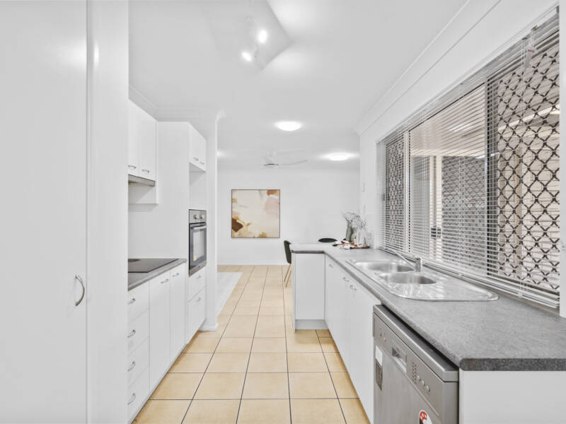 35 Macadamia Street, Wynnum West, QLD 4178 AUS