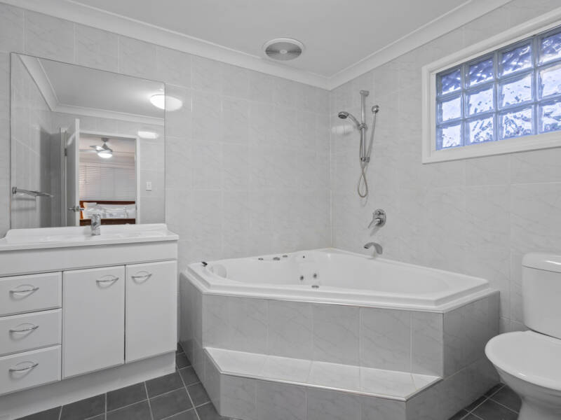 15 Primrose Parade, Wynnum, QLD 4178 AUS