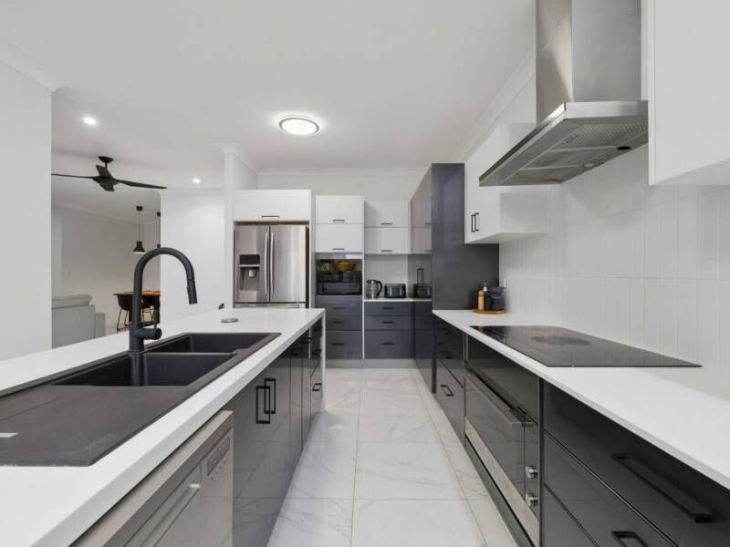 16 Lyrian Street, Manly West, QLD 4179 Australia