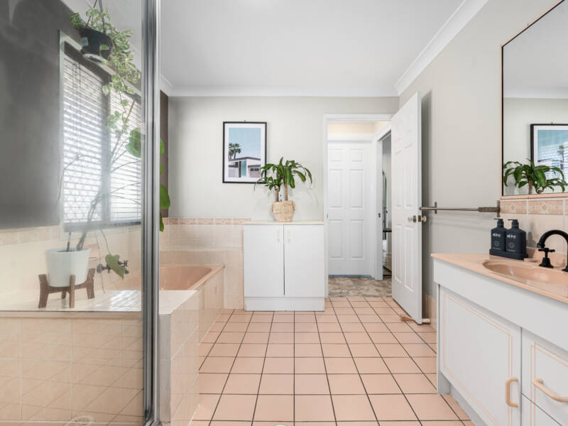 311 Wondall Road, Wynnum West, QLD 4178 AUS