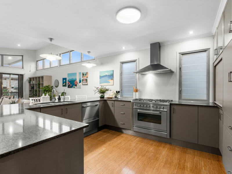 11 Earl Parade, Manly, QLD 4179 AUS