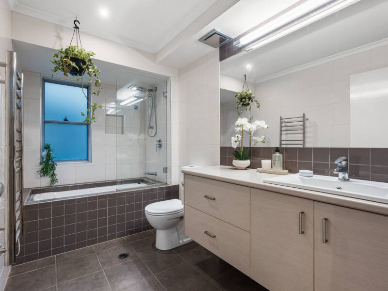 11 Earl Parade, Manly, QLD 4179 AUS