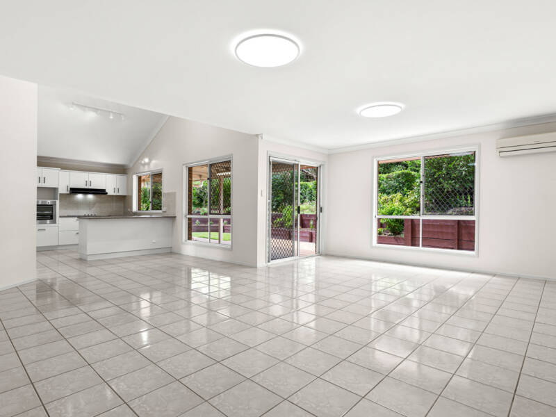 8 Paca Court, Wynnum West, QLD 4178 AUS